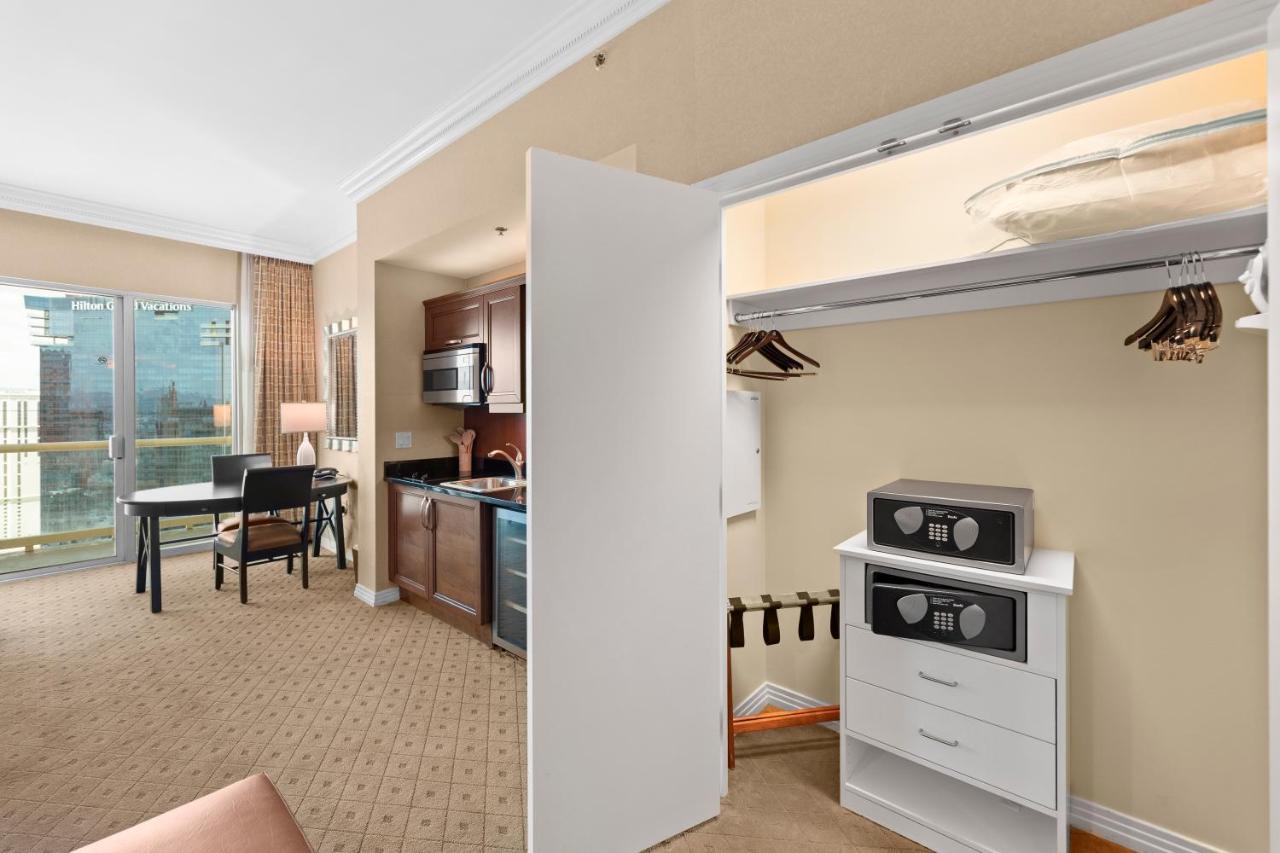 Lucky Gem Penthouse & Luxury Suites At Signature Resort, Balcony Strip View 1607 라스베이거스 외부 사진