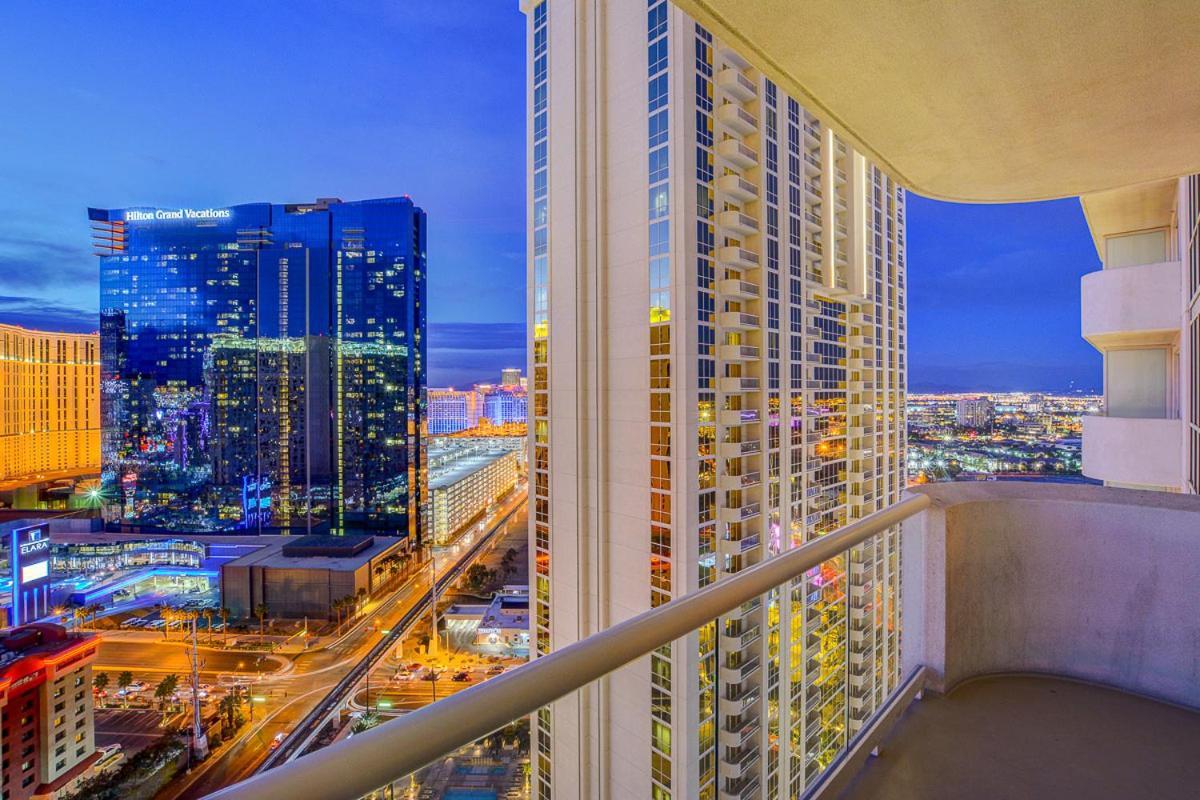 Lucky Gem Penthouse & Luxury Suites At Signature Resort, Balcony Strip View 1607 라스베이거스 외부 사진