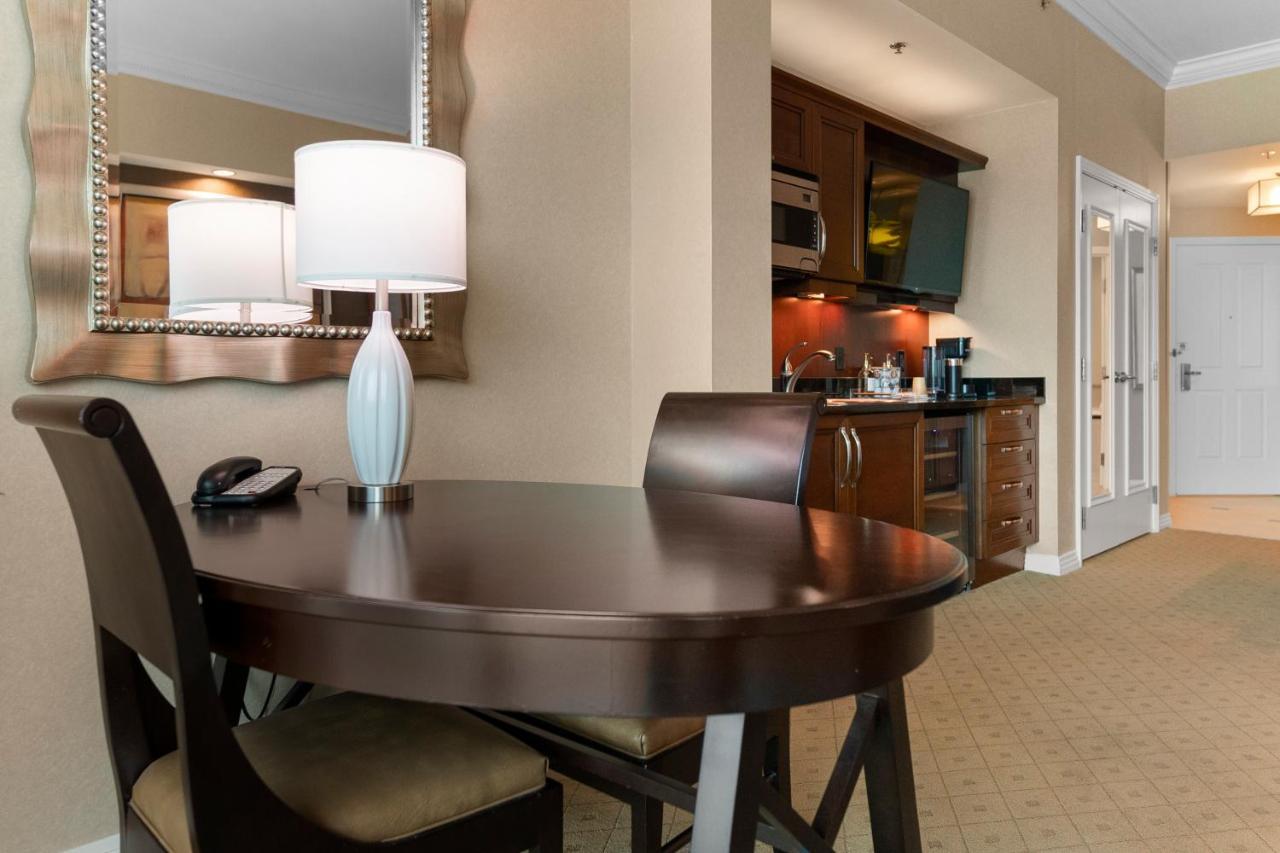 Lucky Gem Penthouse & Luxury Suites At Signature Resort, Balcony Strip View 1607 라스베이거스 외부 사진
